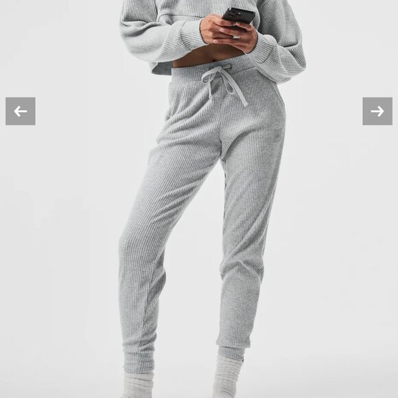 Alo Yoga Muse Sweatpant - Athletic Heather Grey Size: M - Picture 1 of 12